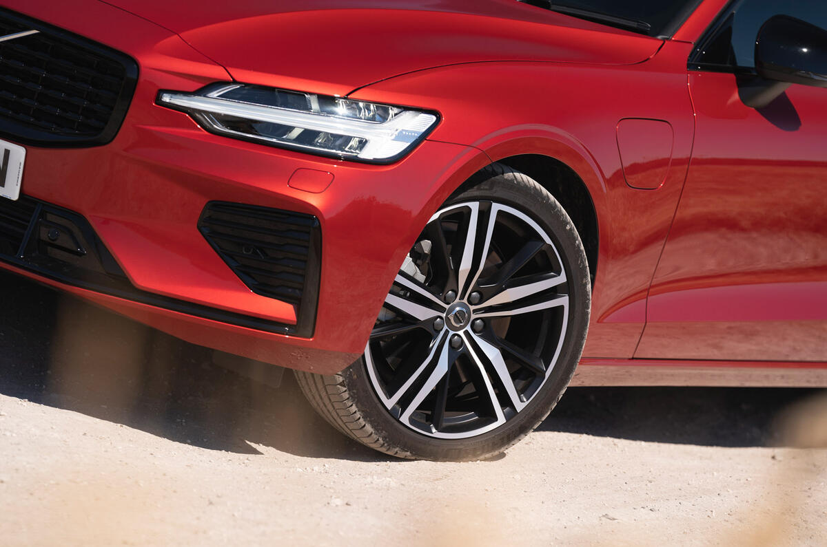 05 Volvo V60 PHEV RT 2022 wheel