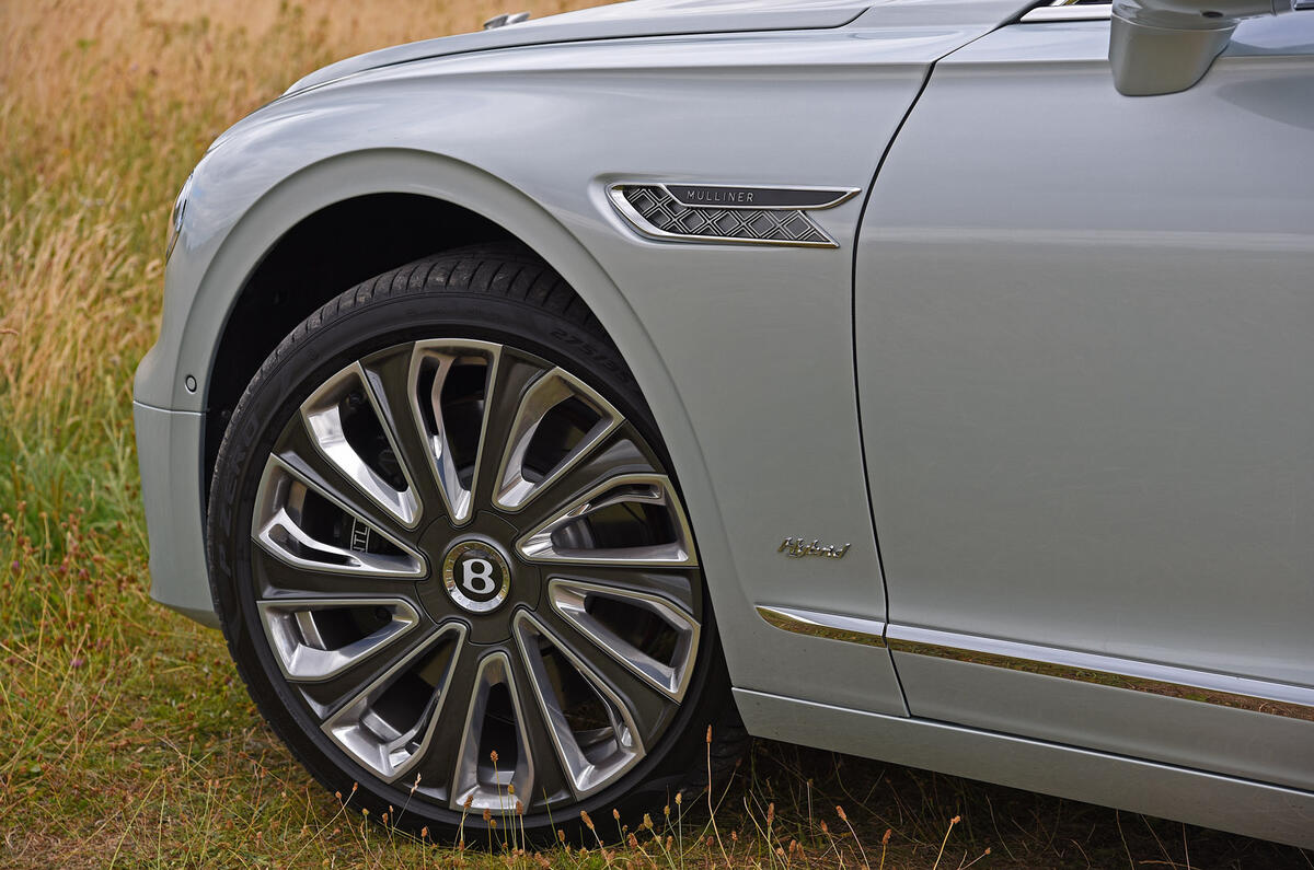 06 Bentley Flying Spur Hybrid RT 2022 wheel