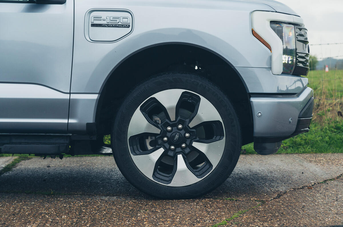 06 Ford F150 Lightning RT 2023 wheel