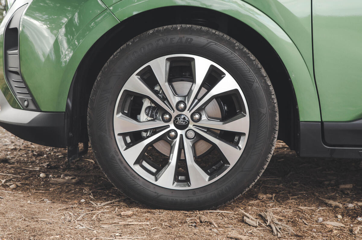 06 Ford Tourneo Courier 2024 wheels 06 Ford Tourneo Courier 2024 wheels