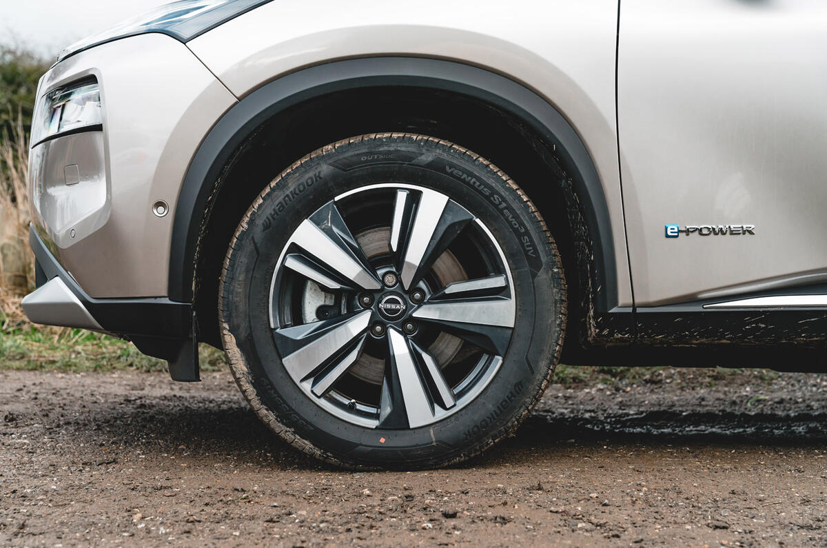 06 Nissan X Trail RT 2023 front whel