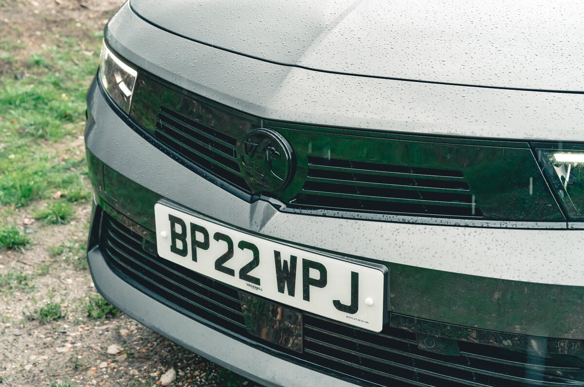 06 Vauxhall Opel Astra RT 2022 grille