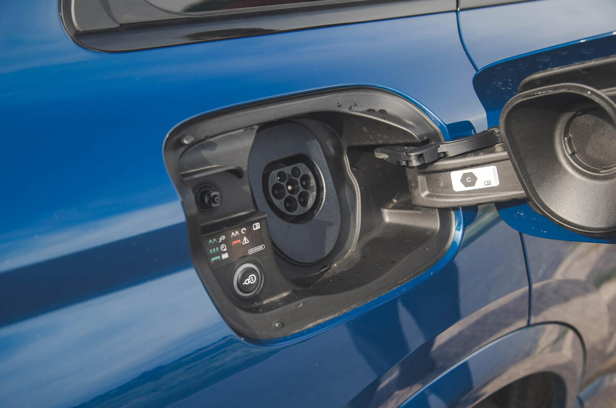 07 Audi Q6 E Tron 2024 review dual charging port