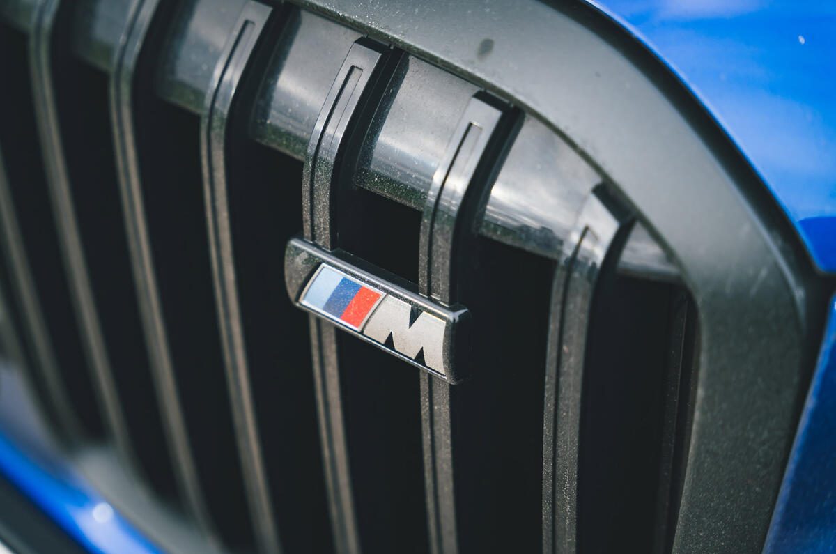 07 BMW X7 M60i RT 2023 M badge on black grille 07 BMW X7 M60i RT 2023 M badge on black grille