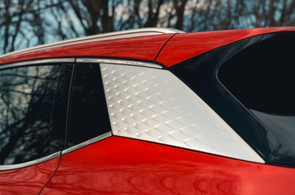 07 BYD Atto 3 RT 2023 Cupra like C pillar