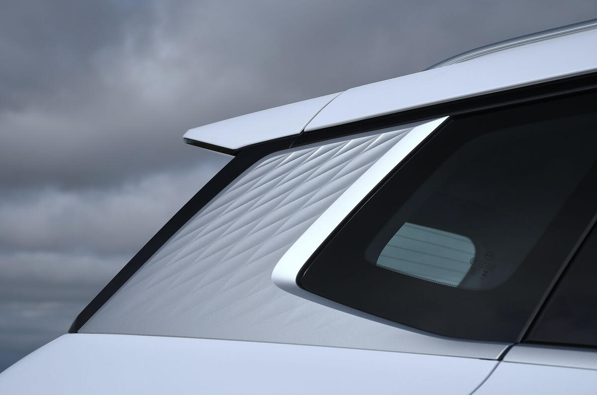 07 BYD Sealion 5 dm i autocar road test review D pillar