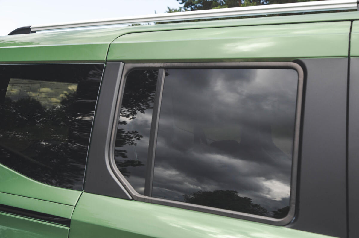 07 Ford Tourneo Courier 2024 window 07 Ford Tourneo Courier 2024 window