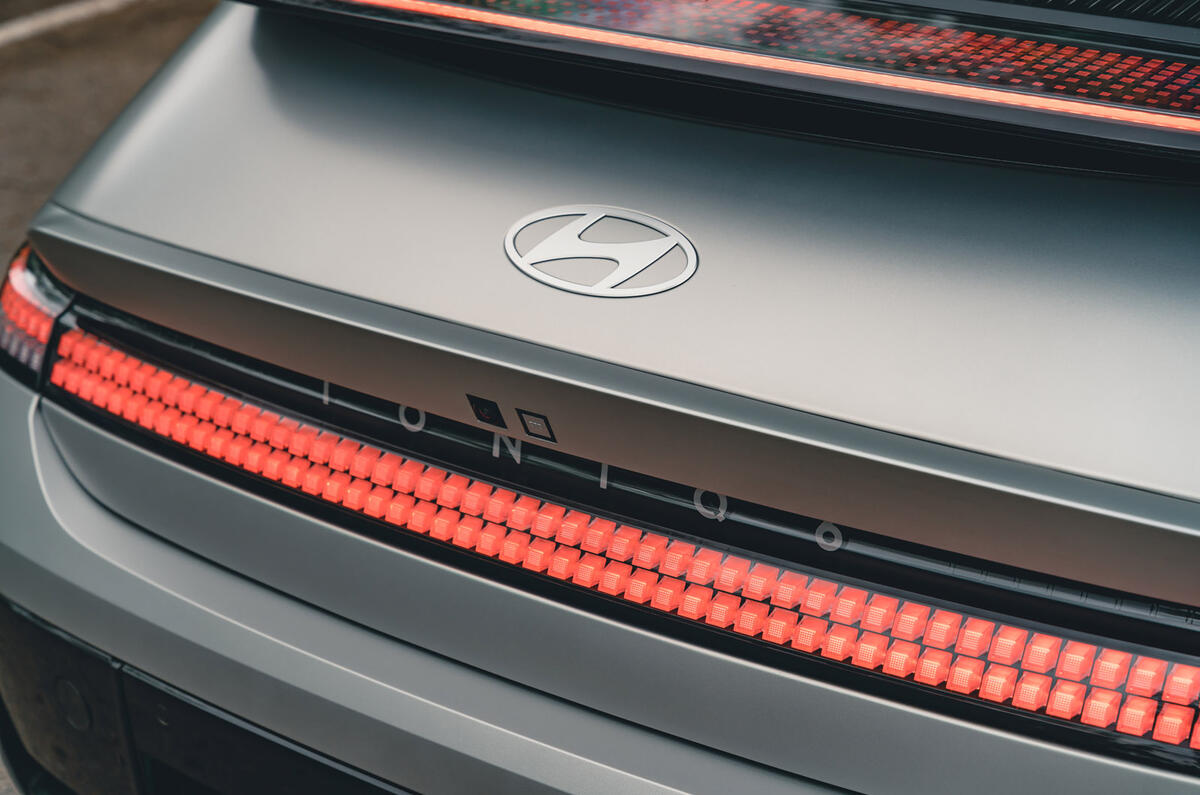 07 Hyundai Ioniq 6 RT 2023 light bar whale tail