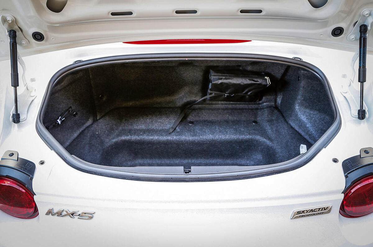 07 Mazda MX 5 review 2024 boot