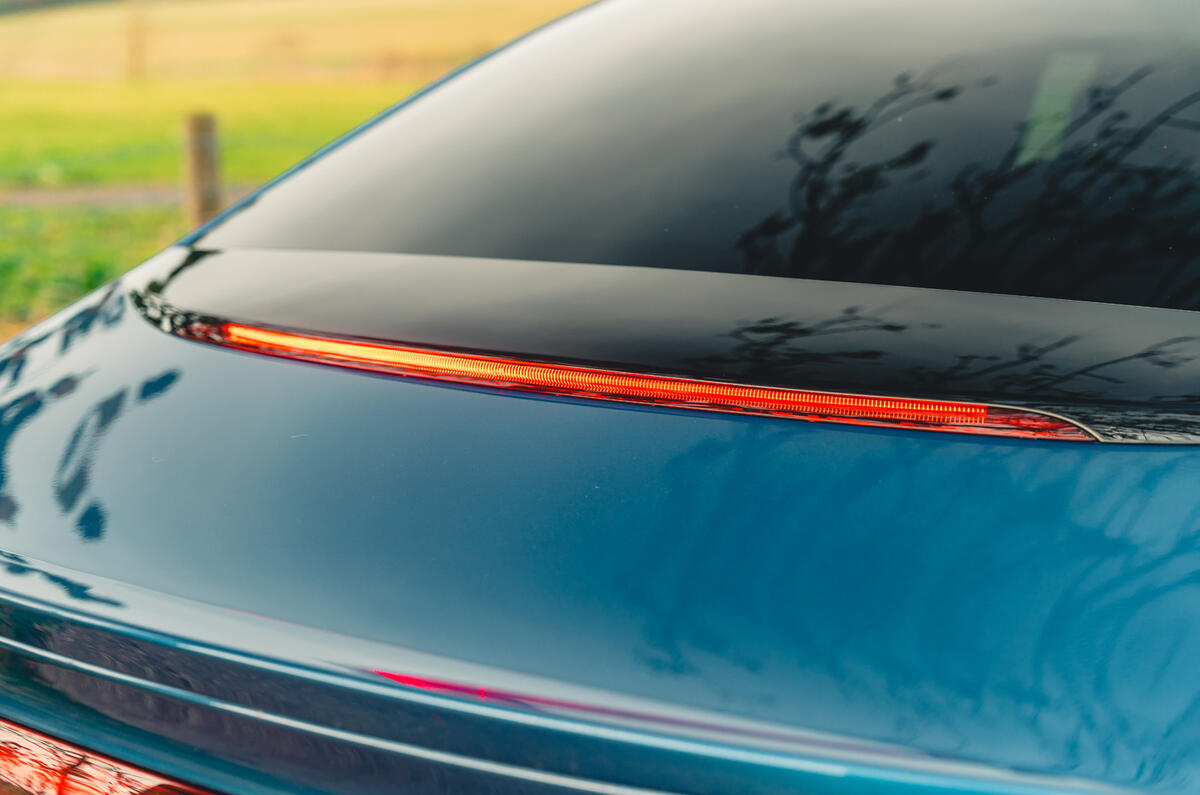 07 Mercedes Benz EQE RT 2023 high level brake light