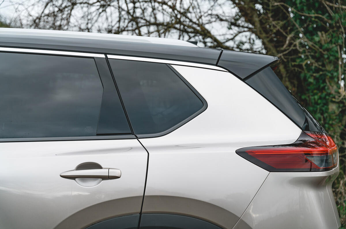 07 Nissan X Trail RT 2023 D pillar dolphin fin