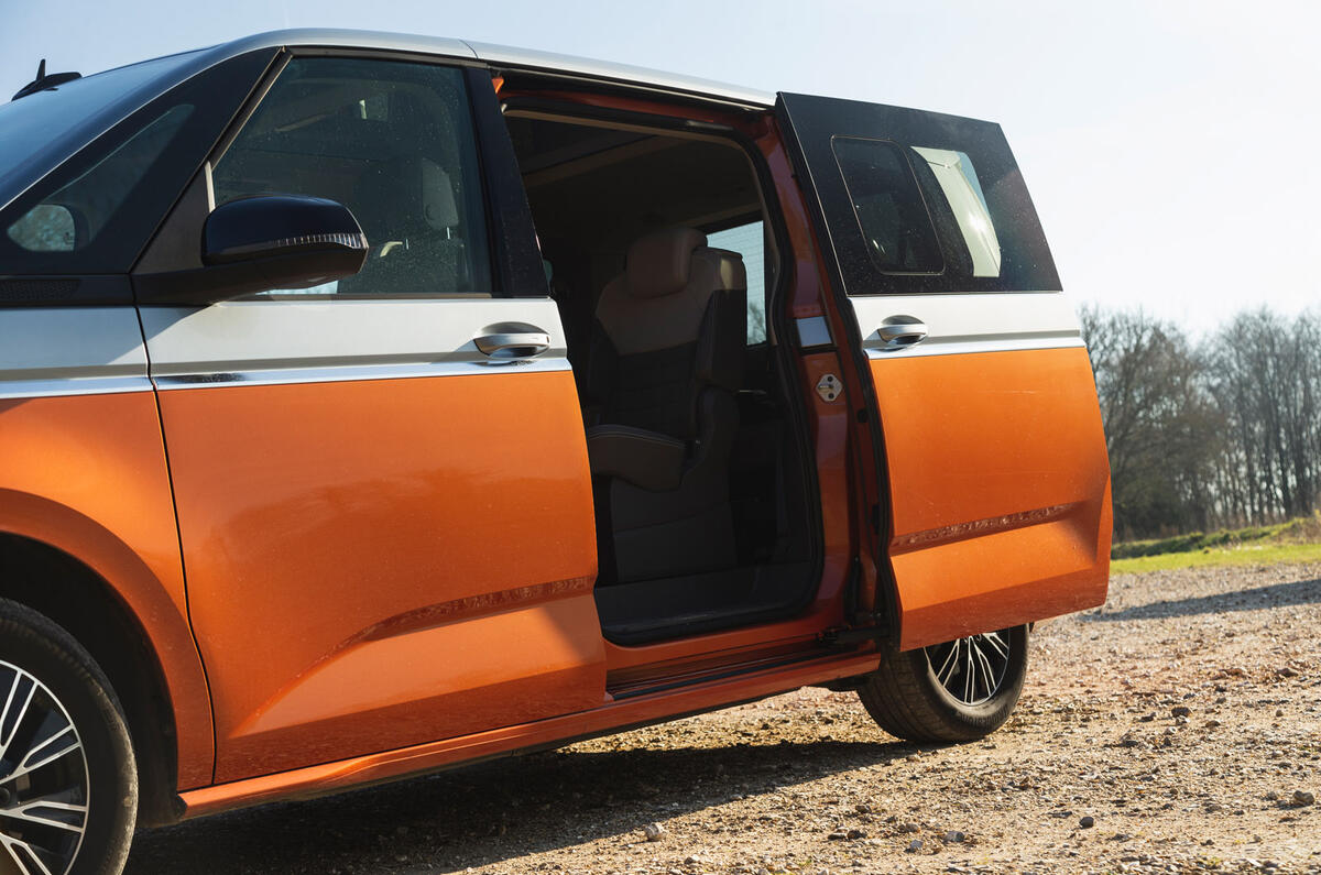 07 Volkswagen Multivan RT 2023 sliding door