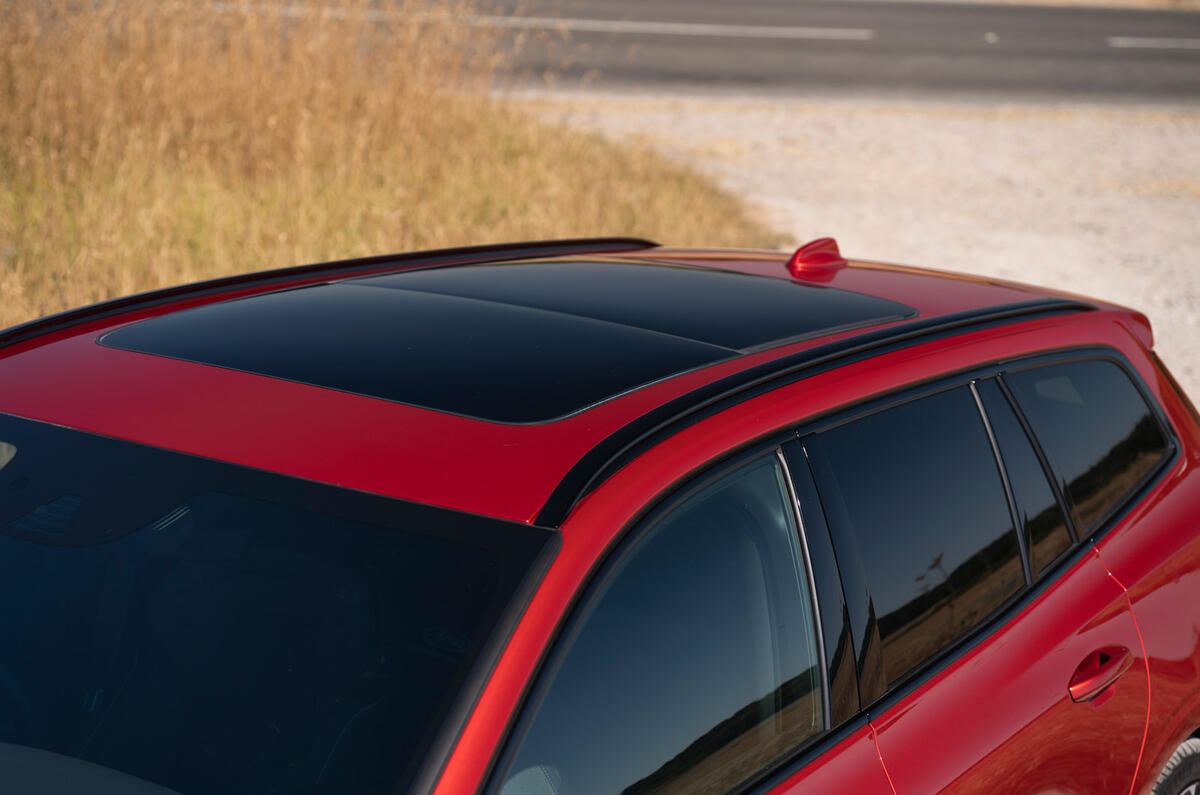 07 Volvo V60 PHEV RT 2022 sunroof