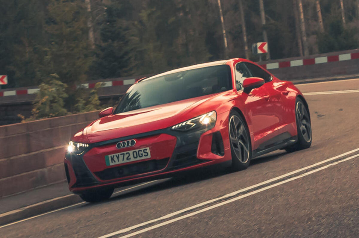 Audi E-tron GT en virage avant