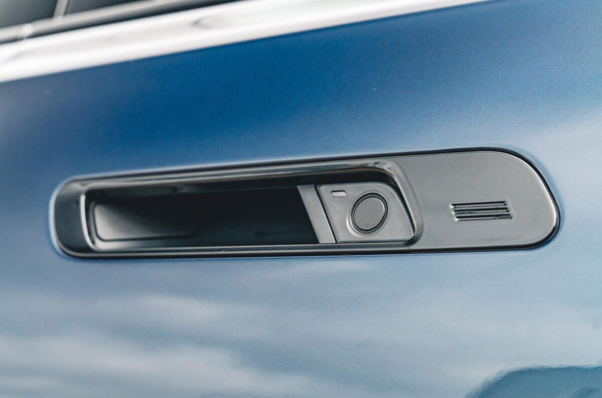 08 BMW I7 RT 2023 doorhandle