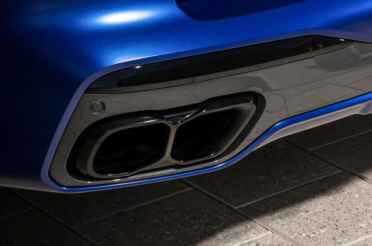 08 BMW X7 M60i RT 2023 black exhaust tips 08 BMW X7 M60i RT 2023 black exhaust tips