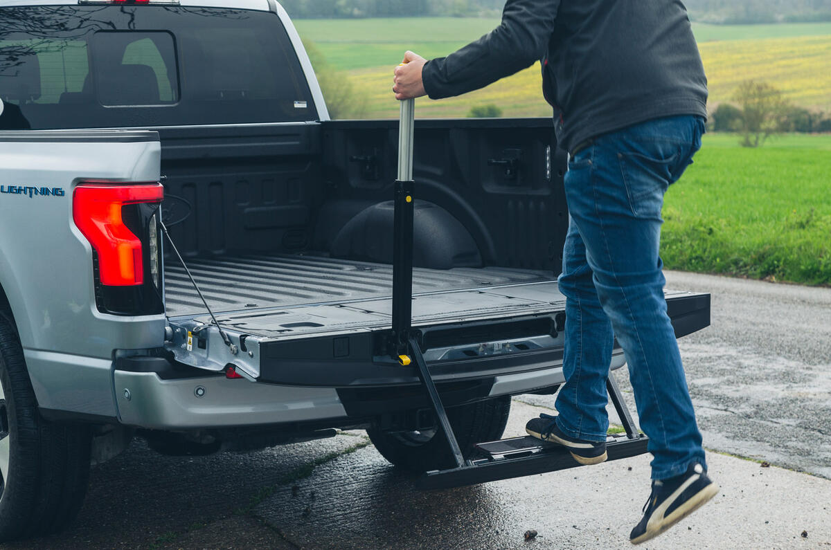 08 Ford F150 Lightning RT 2023 tailgate step
