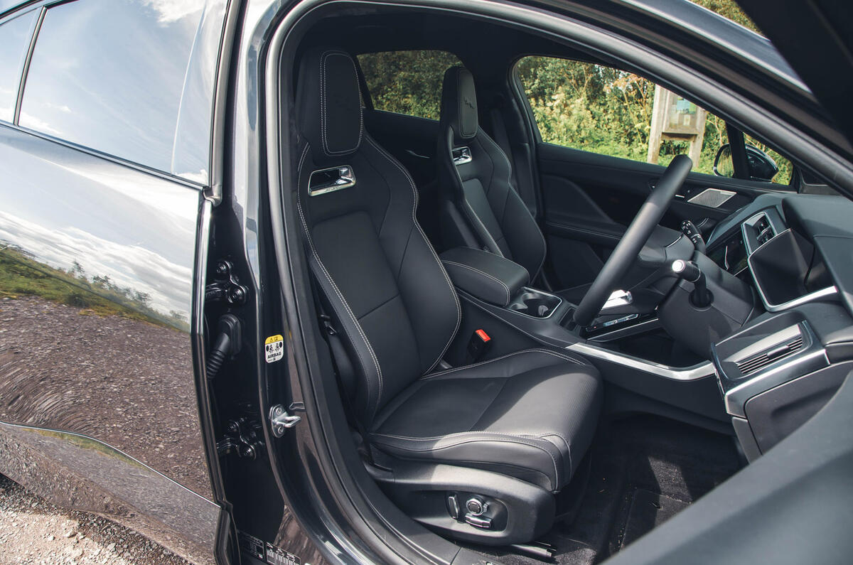 08 Jaguar i Pace Sport 400 RT 2023 sièges avant