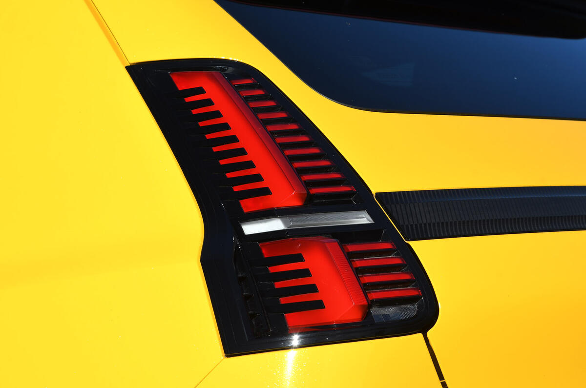 08 Renault 5 2025 road test review rear light