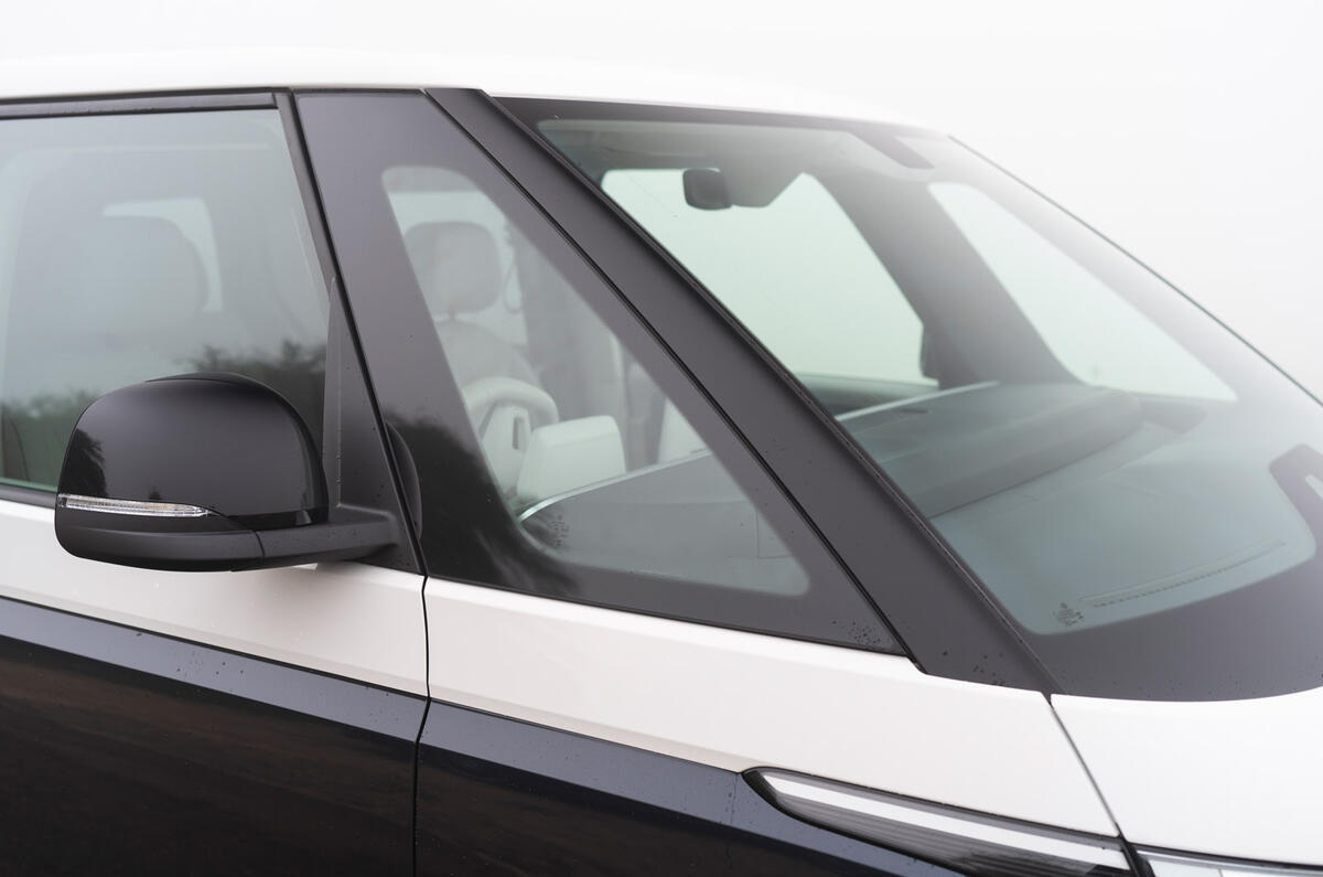 08 VW ID Buzz RT 2023 quarter windows