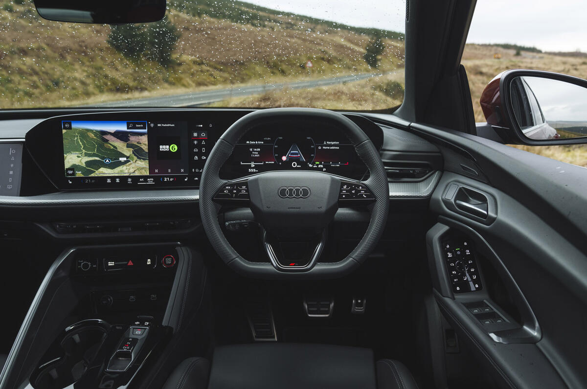 09 Audi Q5 2025 Autocar road test review dashboard
