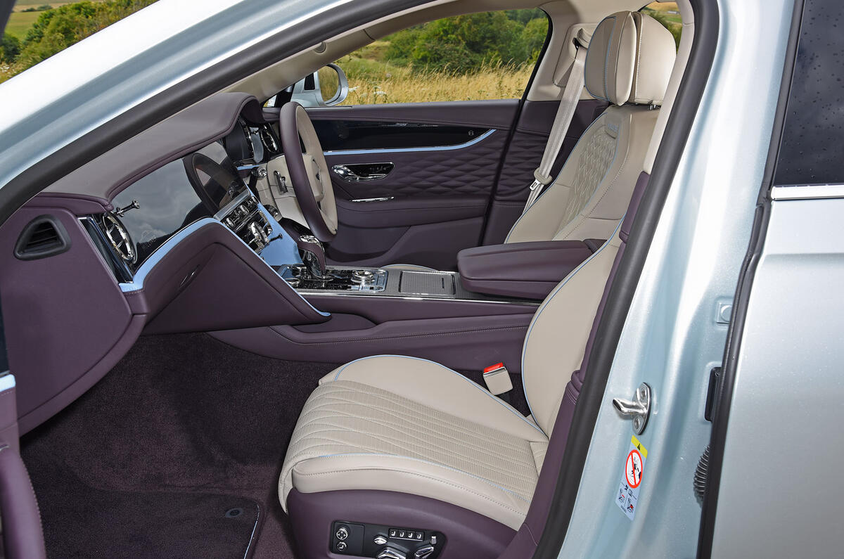 09 Bentley Flying Spur Hybrid RT 2022 front seats