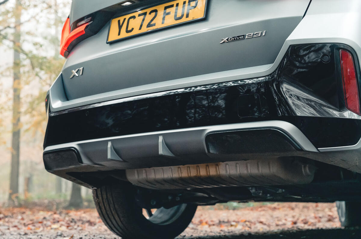 09 BMW X1 23i RT 2023 exhaust diffuser 09 BMW X1 23i RT 2023 exhaust diffuser