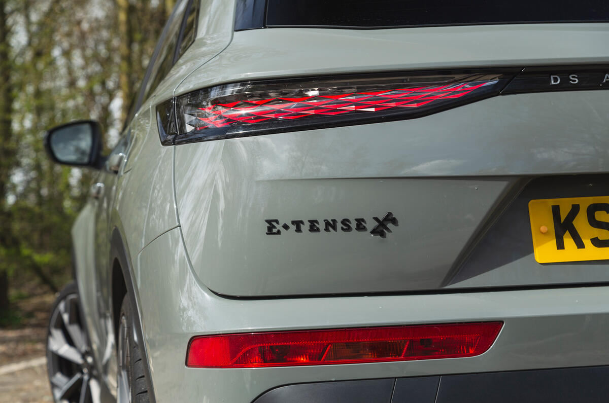 09 DS 7 E Tense 4x4 360 2023 RT rear light E Tense 4x4 logo badge