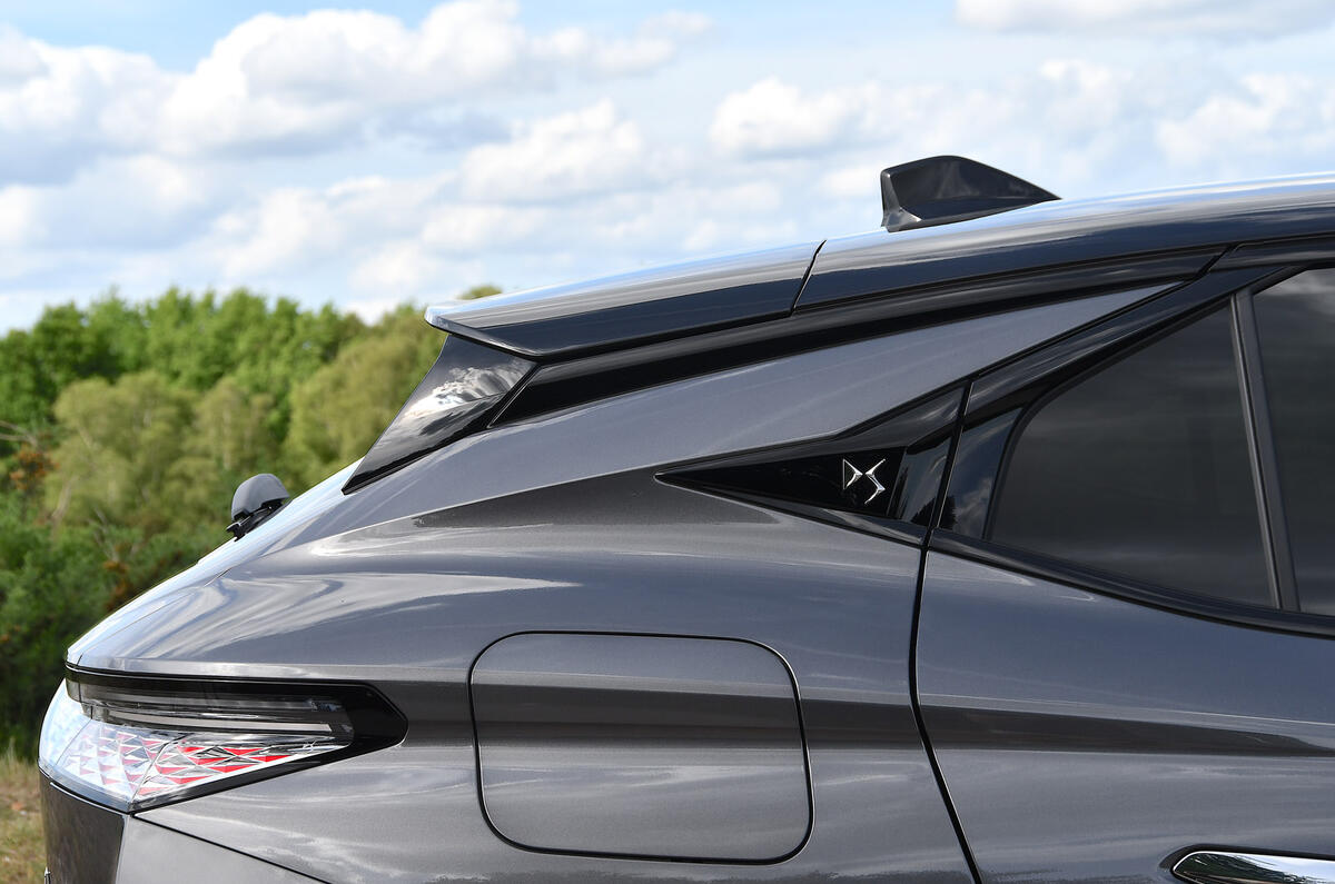 09 DS DS4 E Tense 225 RT 2022 rear c pillar