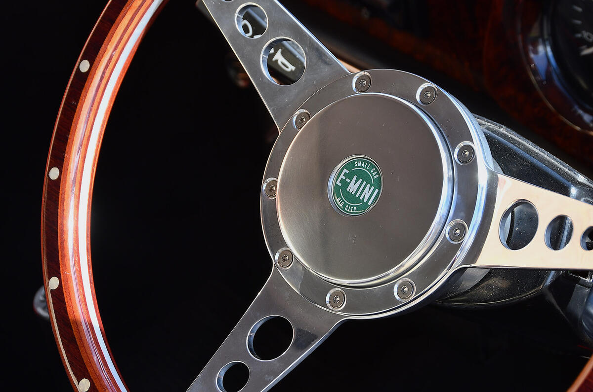 09 Electrogenic Mini Cooper electric 2022 FD steering wheel 09 Electrogenic Mini Cooper electric 2022 FD steering wheel