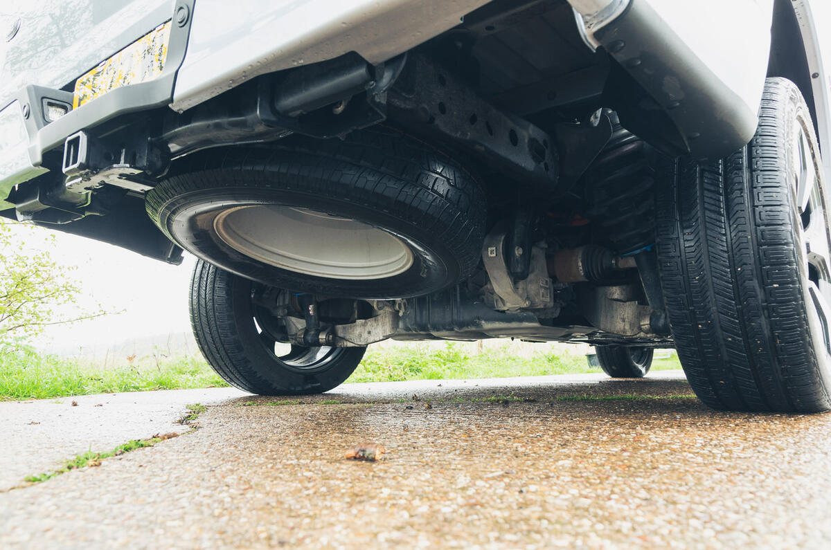 09 Ford F150 Lightning RT 2023 underneath