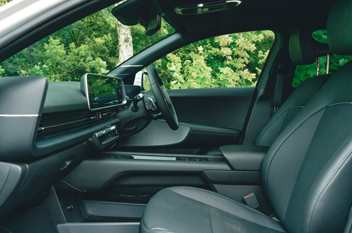 09 Hyundai Ioniq 6 RT 2023 front seats