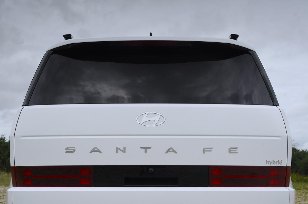 09 Hyundai Santa Fe 2024 review flat hatch