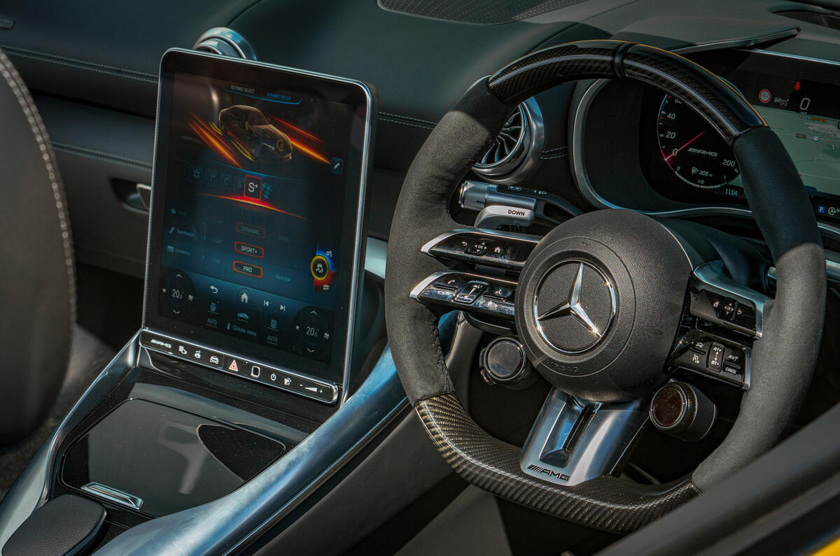 09 Mercedes AMG SL 43 FD 2023 interior 2 09 Mercedes AMG SL 43 FD 2023 interior 2