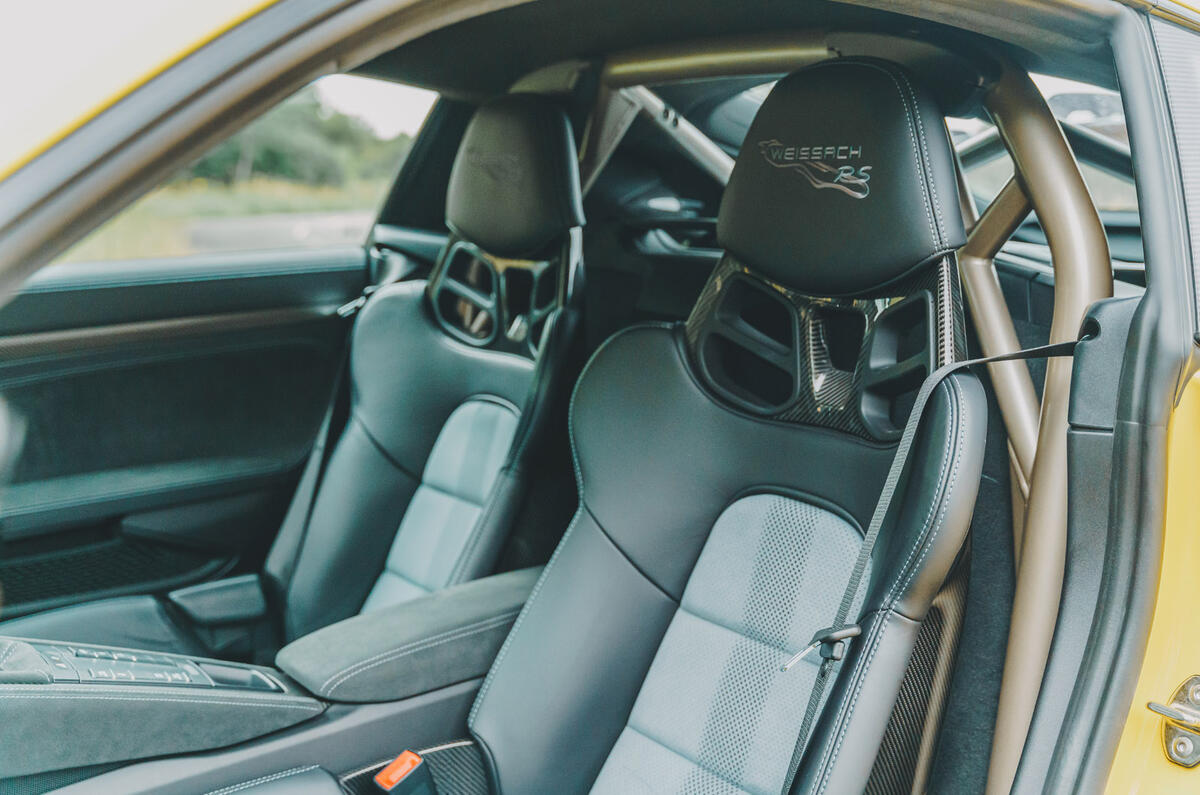 09 Porsche Cayman GT4 RS RT 2022 front seats
