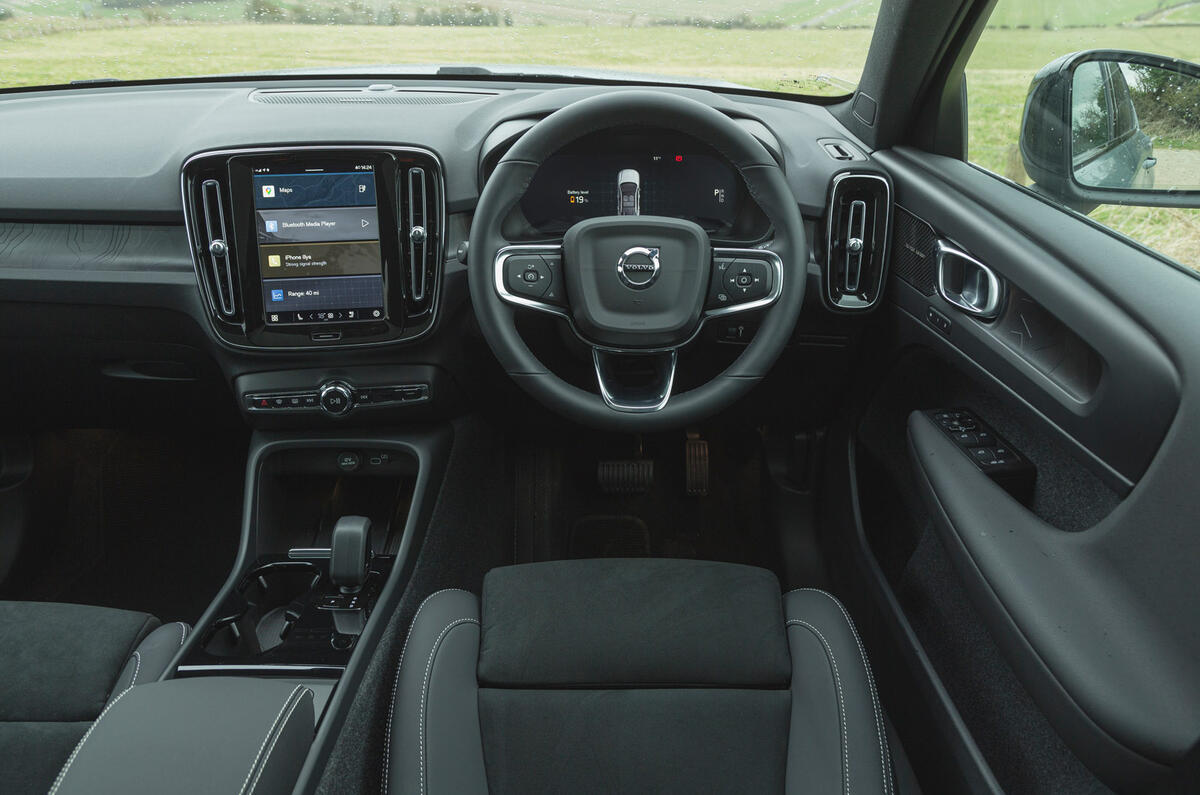 09 Volvo C40 Recharge RoadTest 2022 dashboard