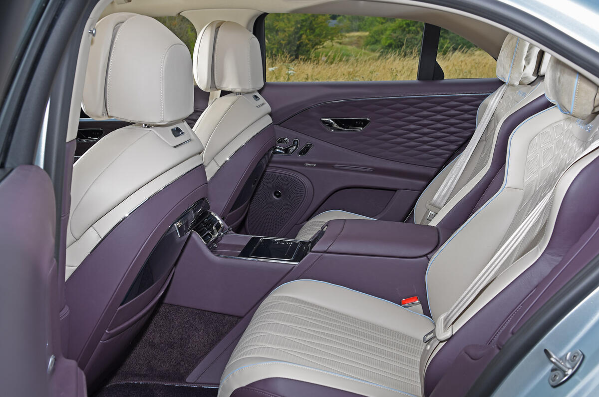 10 Bentley Flying Spur Hybrid RT 2022 rear seats