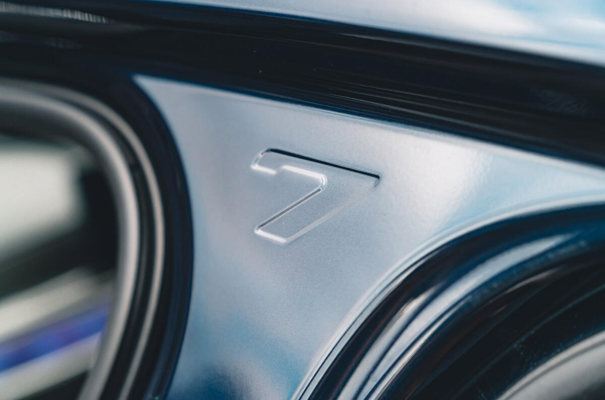 10 BMW I7 RT 2023 embossed seven