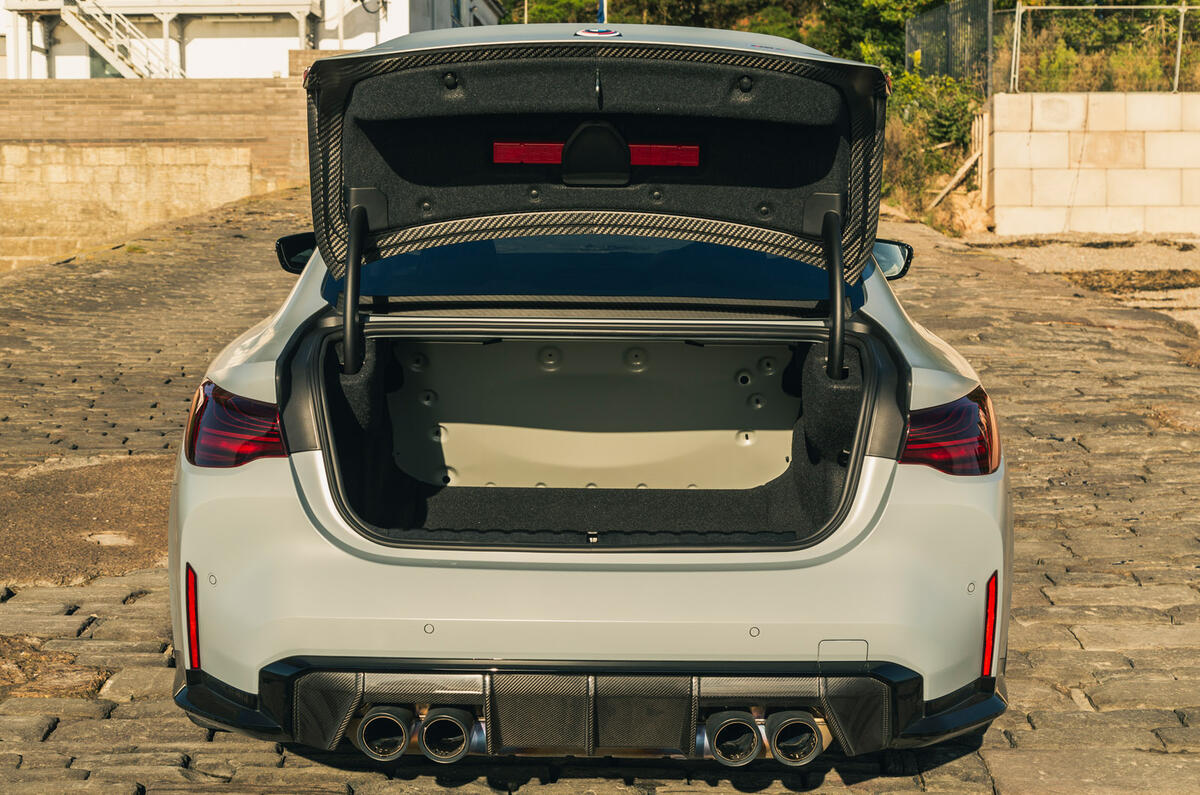 10 BMW M4 CSL RT 2022 boot 10 BMW M4 CSL RT 2022 boot