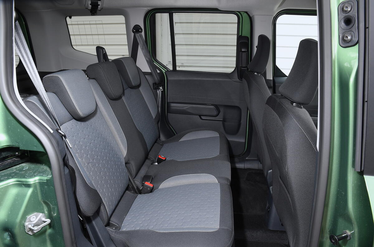 10 Ford Tourneo Courier 2024 back seats 10 Ford Tourneo Courier 2024 back seats