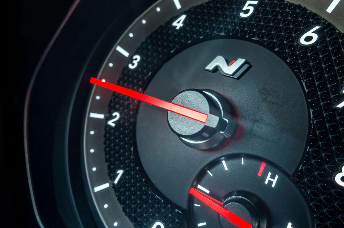 Hyundai Veloster N 2018 review - instruments