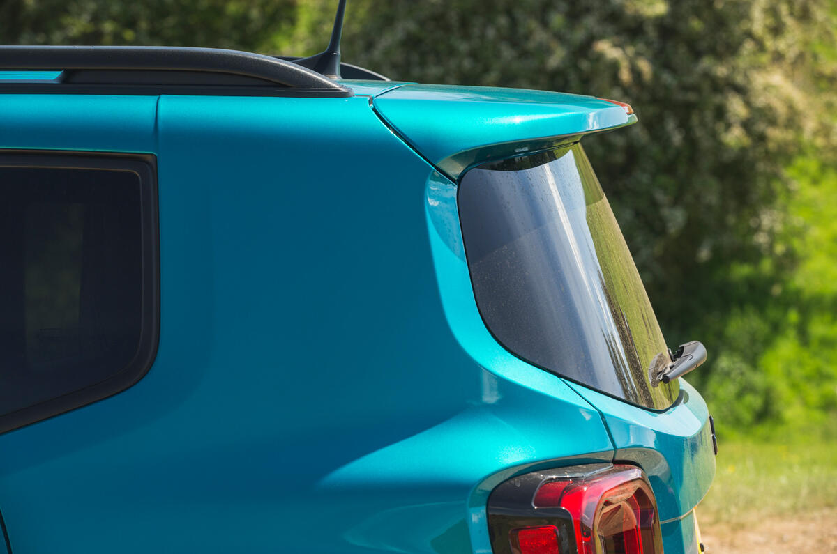 10 Jeep Renegade 4xe 2021 RT boot hatch