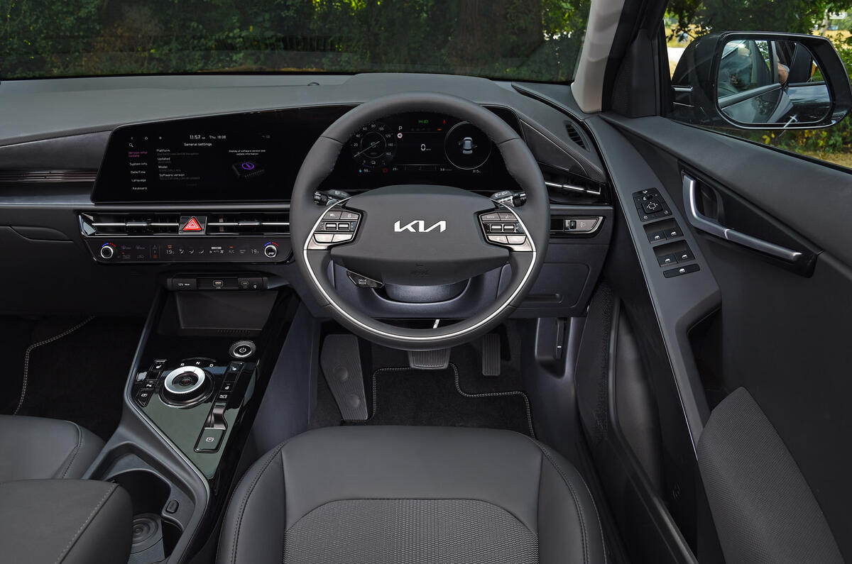 10 Kia Niro EV RT 2022 dashboard