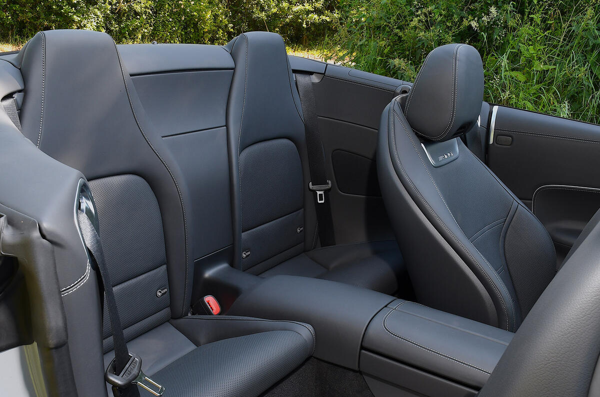 10 Mercedes AMG SL 43 FD 2023 rear seats 10 Mercedes AMG SL 43 FD 2023 rear seats