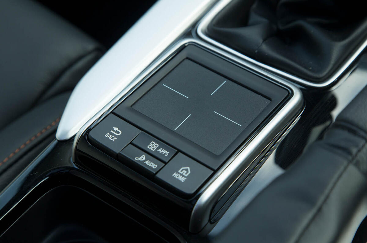Mitsibushi Eclipse Cross 2018 review touchpad