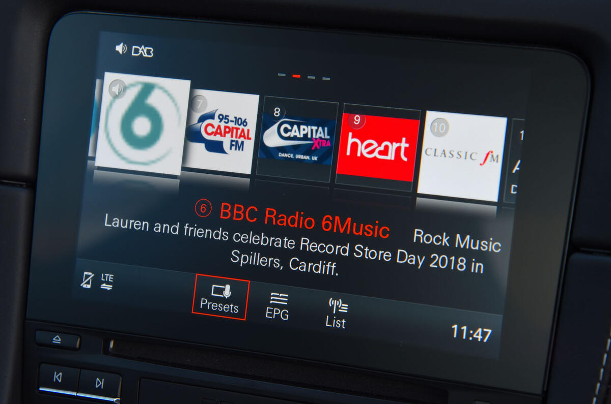 Porsche 718 Cayman GTS 2018 review infotainment