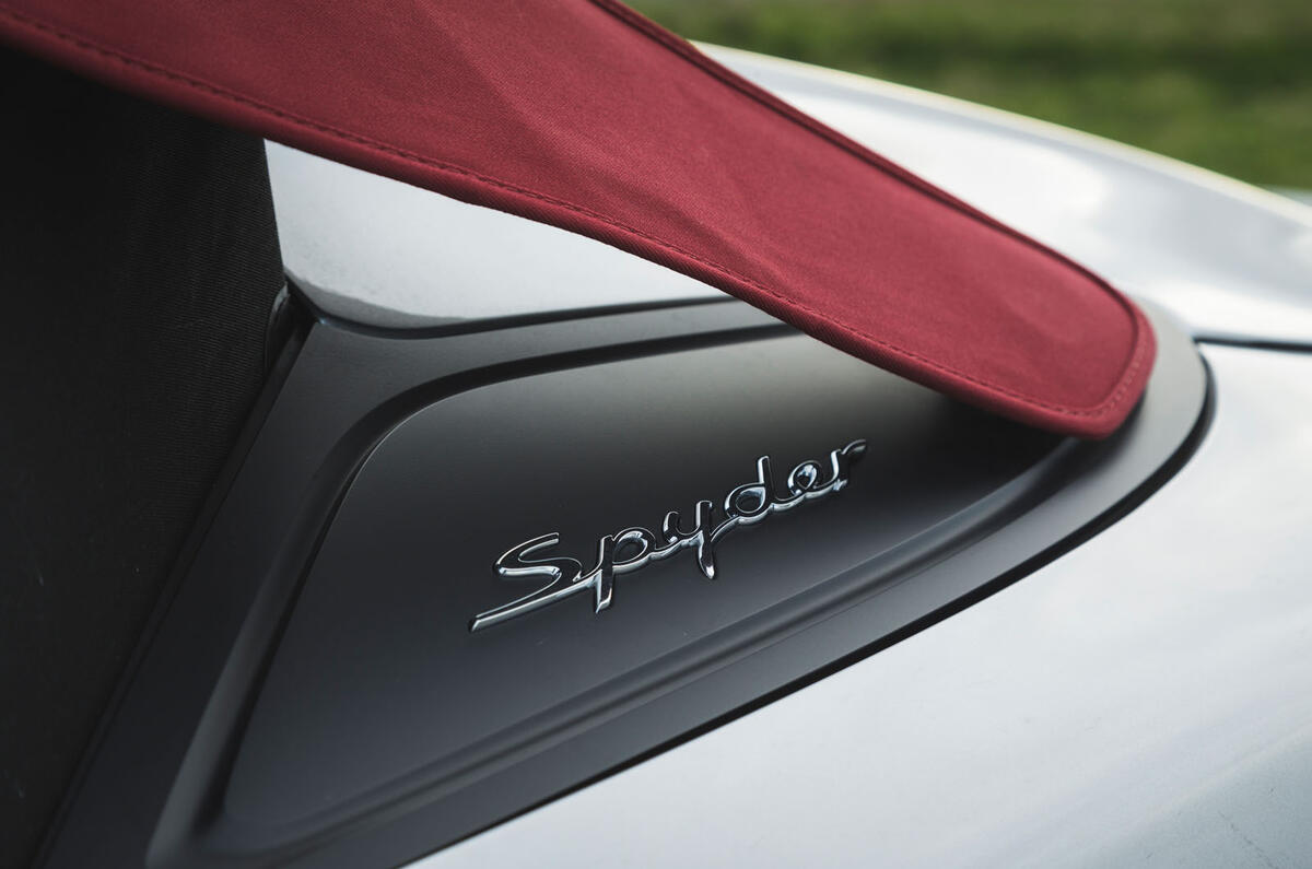 Porsche 718 Spyder 2020 road test review - roof details