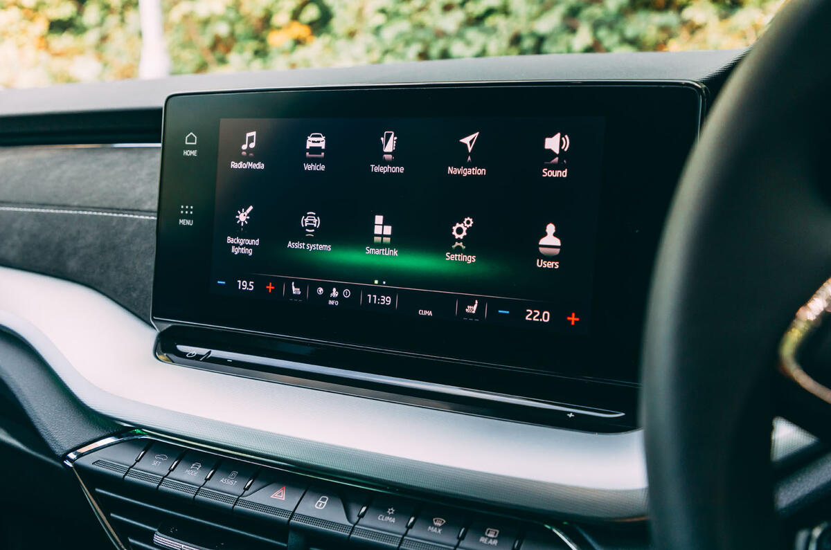 Skoda Octavia Estate 2020 road test review - infotainment