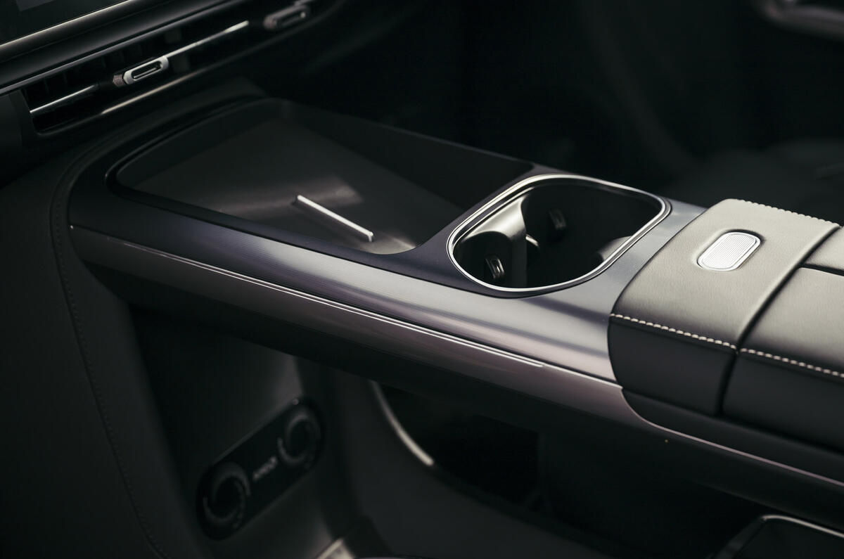 10 Smart hashtag 5 2025 Autocar review centre console