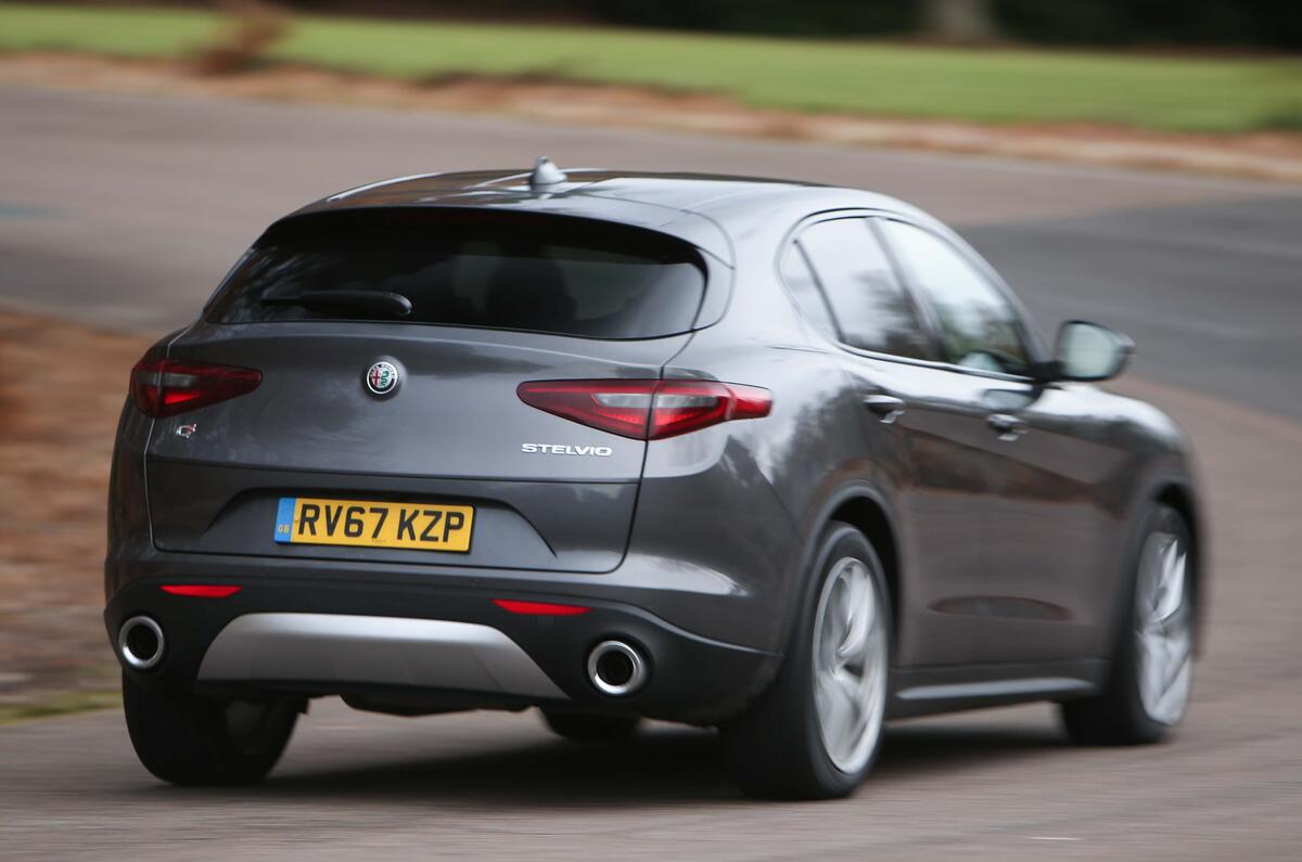 10 Stelvio arrière